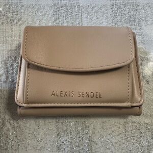NWT. AlEXIS BENDEL Wallet